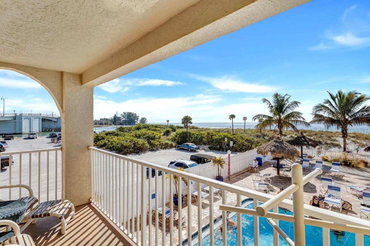 106 Beach Place Condos St. Pete Beach Exterior photo